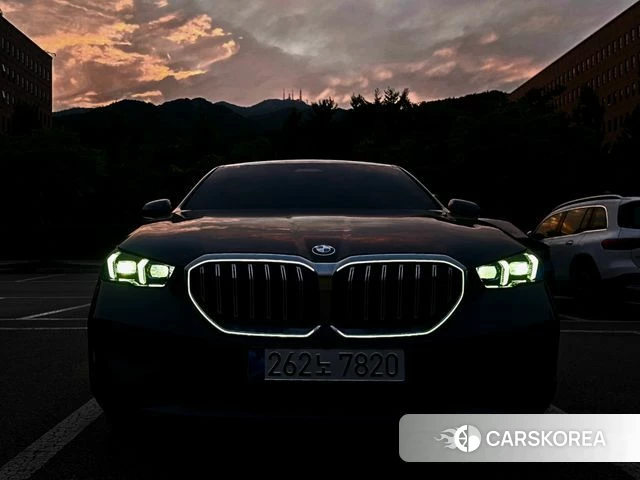 BMW 5 Series (G60) 2025 Серый из Кореи, фото 6