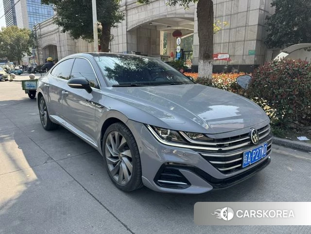 Volkswagen CC 2023 Серебристо-серый из Китая, фото 6