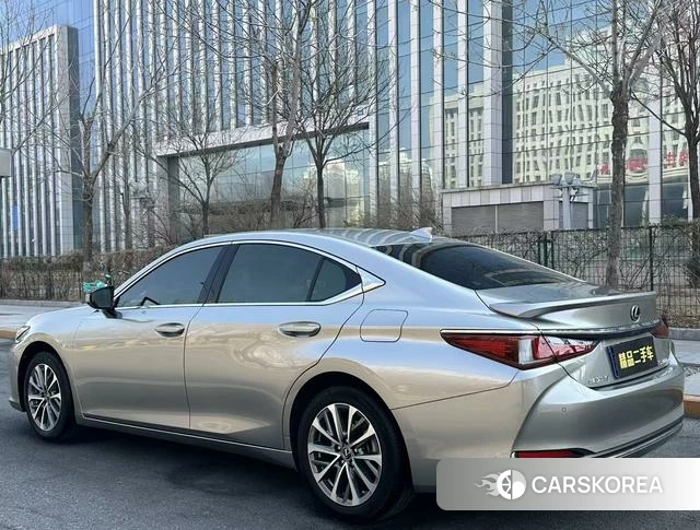 Lexus ES 2023 Шампань из Китая, фото 6