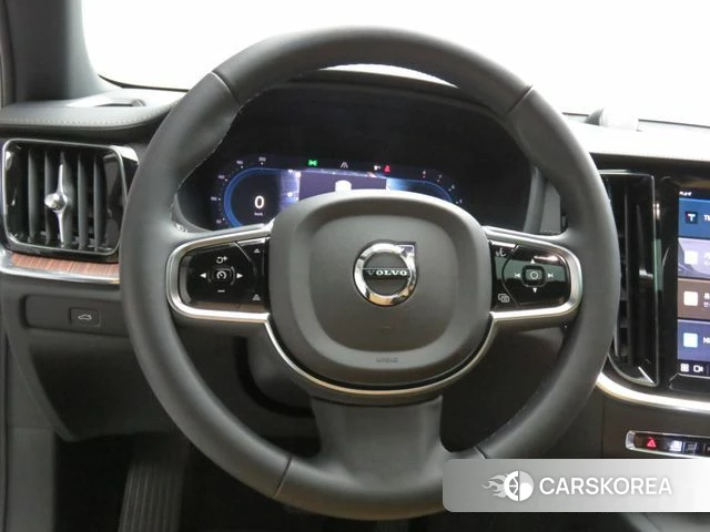 Volvo V60 Cross-Country 2nd Generation 2025 Белый из Кореи, фото 6