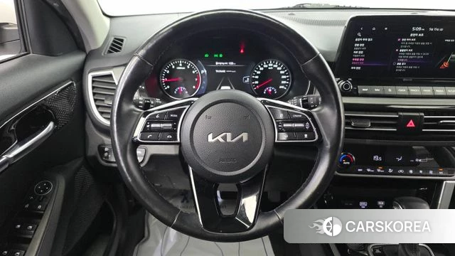 Kia Seltos 2022 Белый из Кореи, фото 6