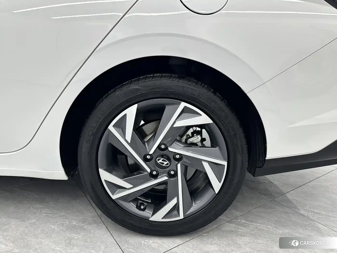 Hyundai Elantra 2023 Белый из Китая, фото 6