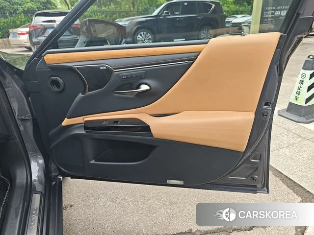 Lexus ES 2022 Серебристо-серый из Китая, фото 6