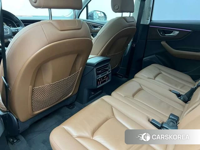Audi Q7 2021 Черный из Китая, фото 6
