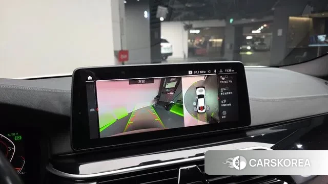 BMW 5 Series (G30) 2023 Белый из Кореи, фото 6