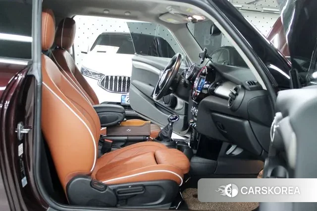 Mini Cooper 2019 Коричневый из Кореи, фото 6