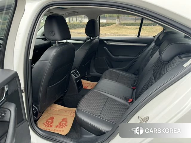 Skoda Octavia 2021 Белый из Китая, фото 6