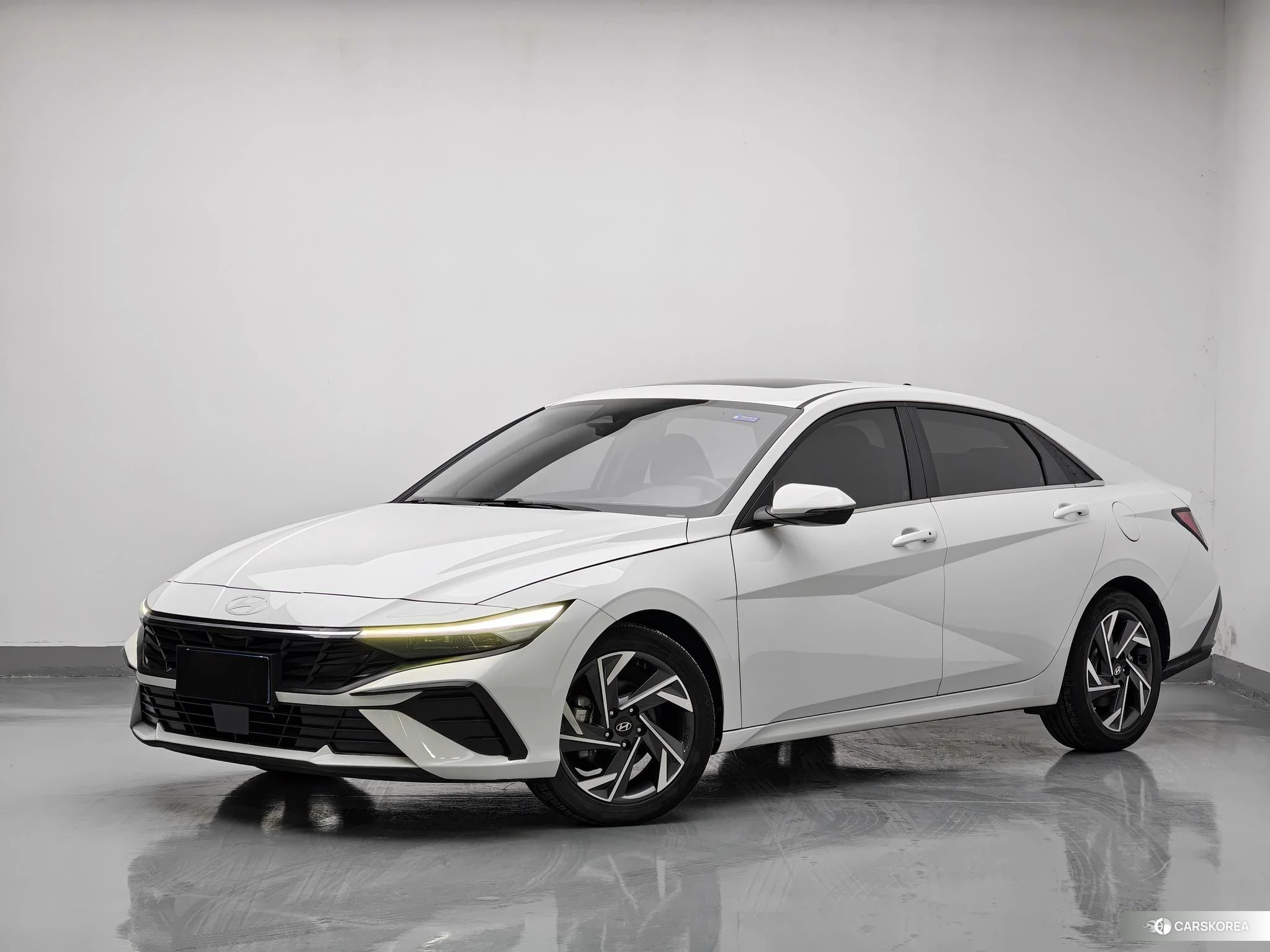 Hyundai Elantra 2023 Белый из Китая, фото 6