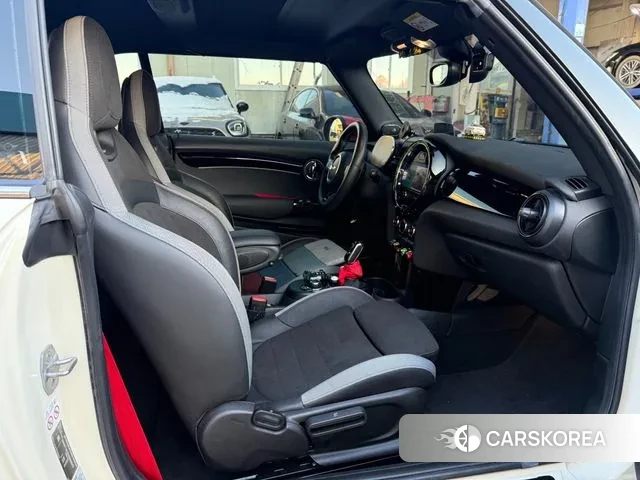 Mini Cooper S Convertible 2021 Белый из Кореи, фото 6