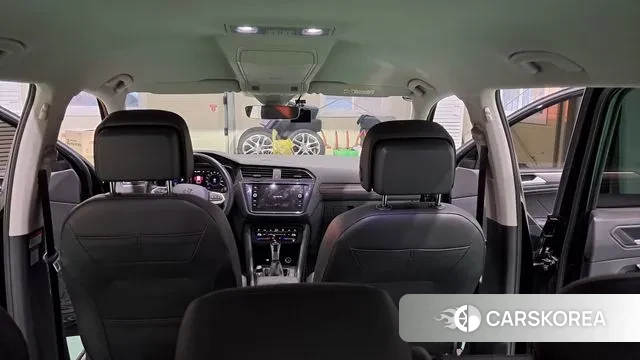 Volkswagen Tiguan Allspace 2023 Черный из Кореи, фото 6