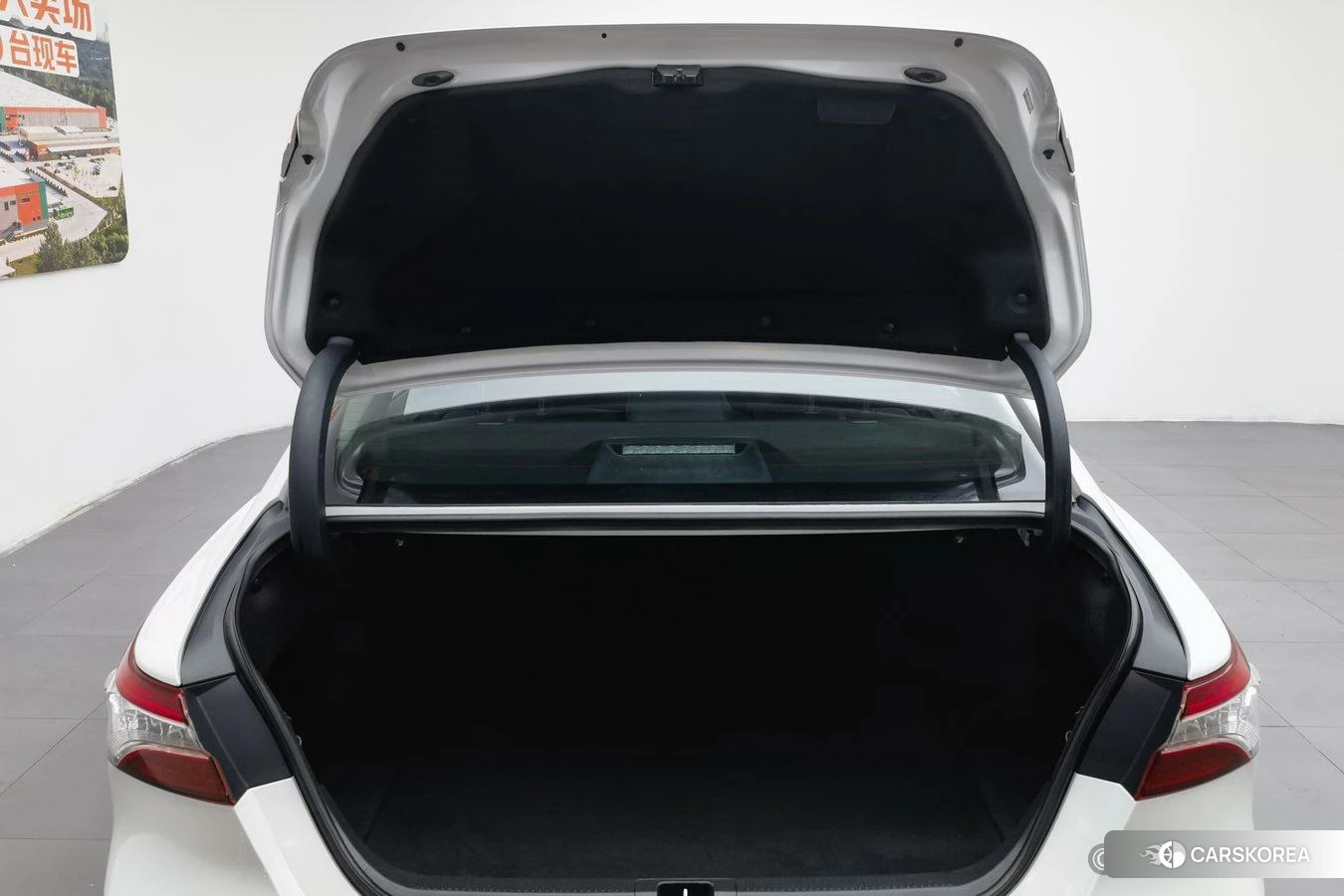Toyota Camry 2021 Белый из Китая, фото 6