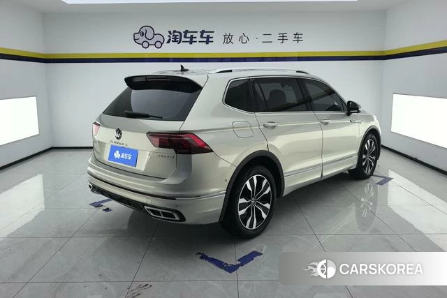 Volkswagen Tiguan L 2022 Темно-серый из Китая, фото 6