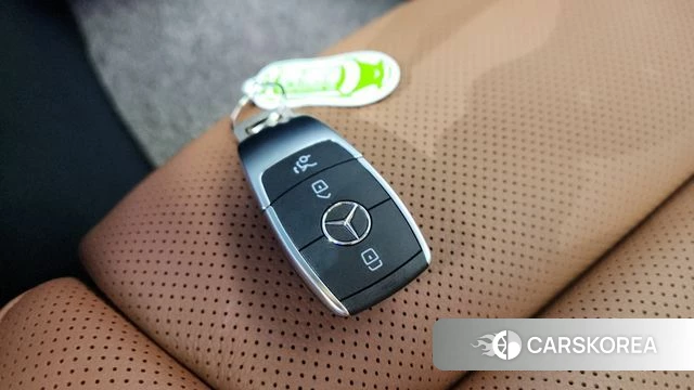 Mercedes-Benz GLC-Class X253 2023 Белый из Кореи, фото 6