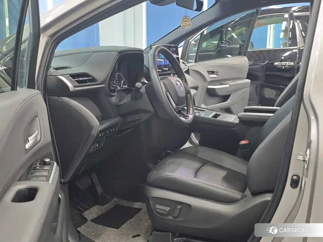 Toyota Sienna 2024 Silver/gray из Китая, фото 6
