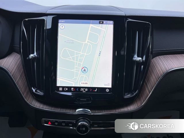 Volvo XC60 2022 Белый из Китая, фото 6