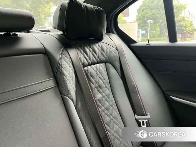 BMW 3 series 2025 Серебристо-серый из Китая, фото 6