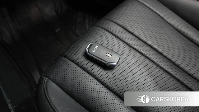 Kia K8 2024 Серебристо-серый из Кореи, фото 6
