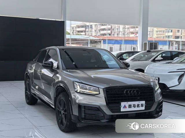 Audi Q2L 2021 Темно-серый из Китая, фото 6