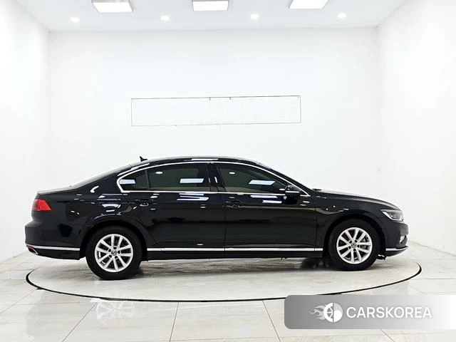 Volkswagen Magotan 2023 Черный из Китая, фото 6