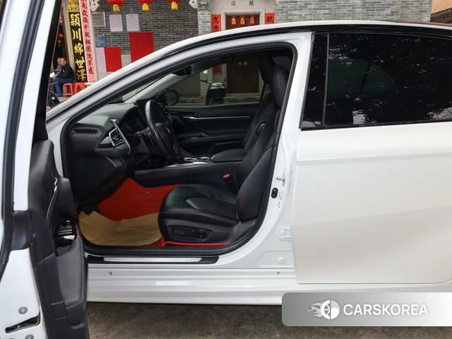 Toyota Camry 2022 Белый из Китая, фото 6