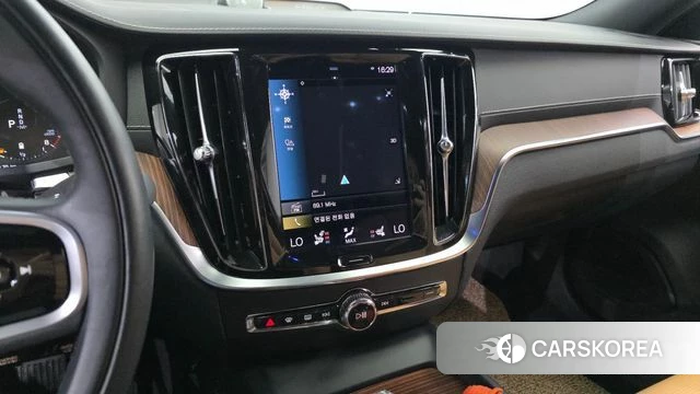 Volvo S60 3rd generation 2021 Белый из Кореи, фото 6