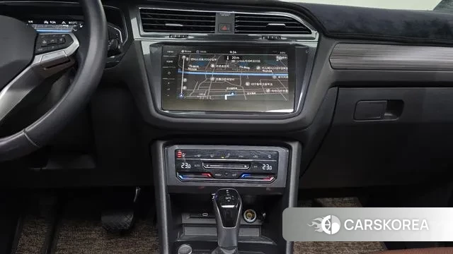 Volkswagen Tiguan Allspace 2023 Белый из Кореи, фото 6