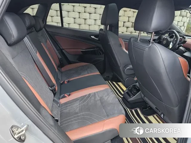 Volkswagen ID.4 2023 Серебряный из Кореи, фото 6