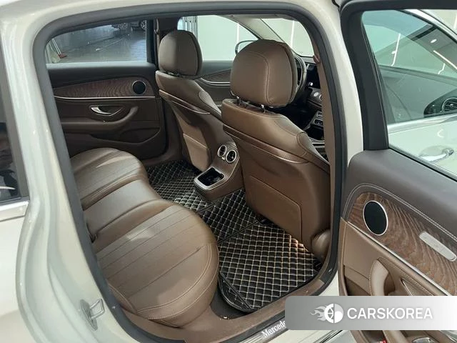 Mercedes-Benz E-class 2023 Белый из Китая, фото 6