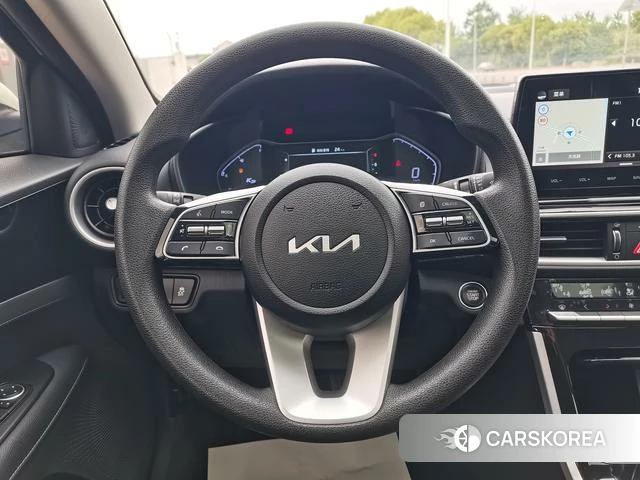 Kia K3 2023 Белый из Китая, фото 6