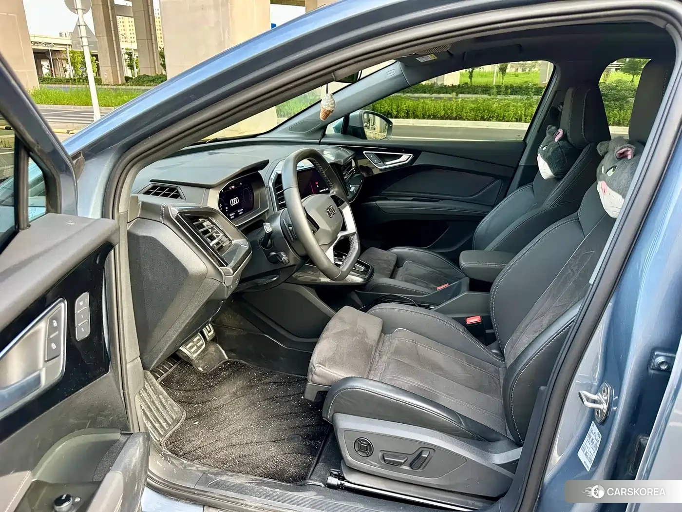Audi Q4 2023 Silver/gray из Китая, фото 6