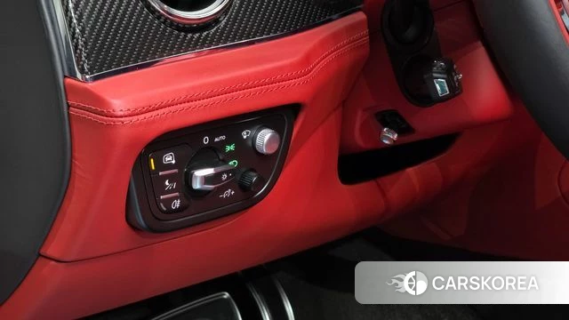 Bentley Bentayga 2023 Белый из Кореи, фото 6