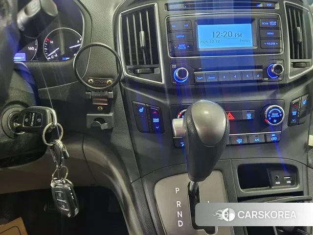 Hyundai Grand Starex 2018 Серебристо-серый из Кореи, фото 6