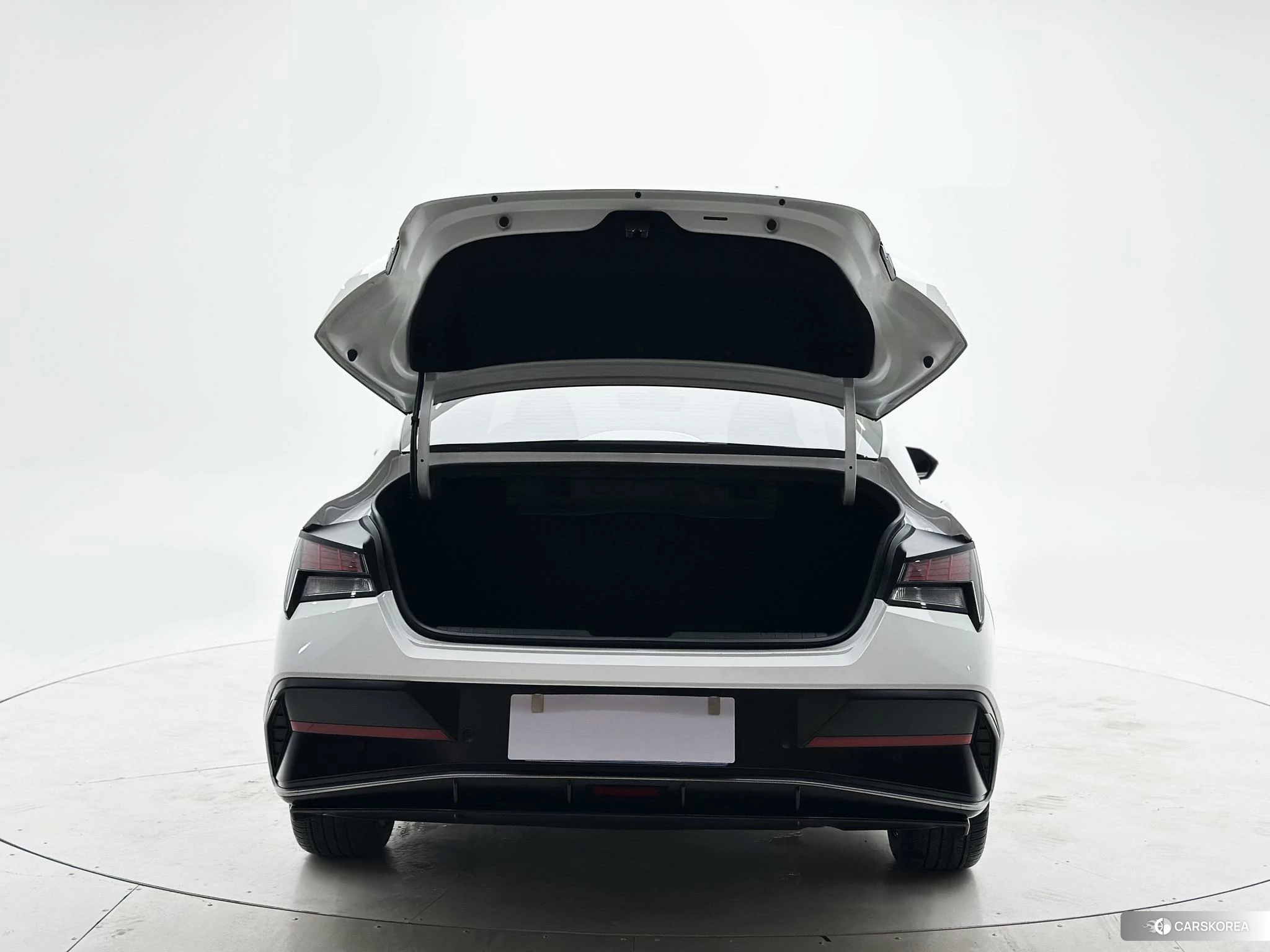 Hyundai Elantra 2023 Белый из Китая, фото 6
