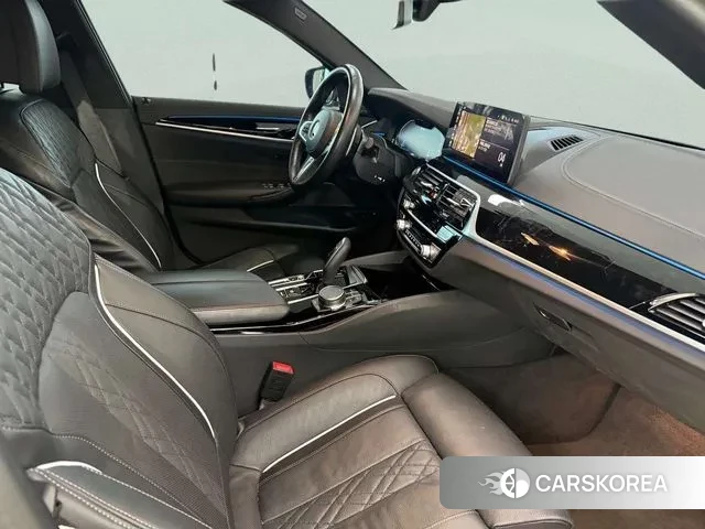 BMW 5 Series (G30) 2023 Белый из Кореи, фото 6