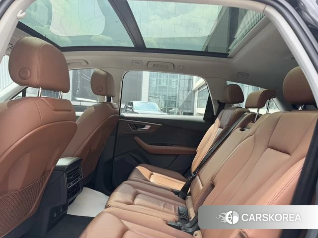 Audi Q7 2021 Черный из Китая, фото 6