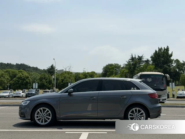Audi A3 2021 Серебристо-серый из Китая, фото 6