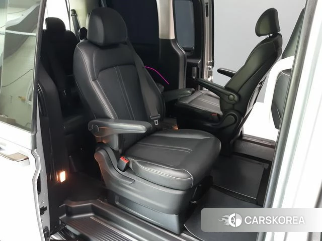 Hyundai Staria 2021 Серебристо-серый из Кореи, фото 6