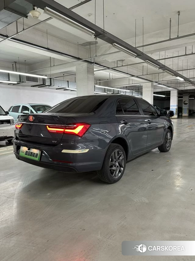 BYD Qin Yu 2020 Темно-серый из Китая, фото 6