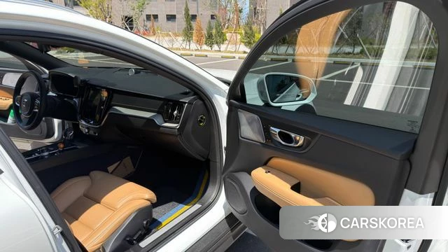 Volvo V60 Cross-Country 2nd Generation 2019 Белый из Кореи, фото 6
