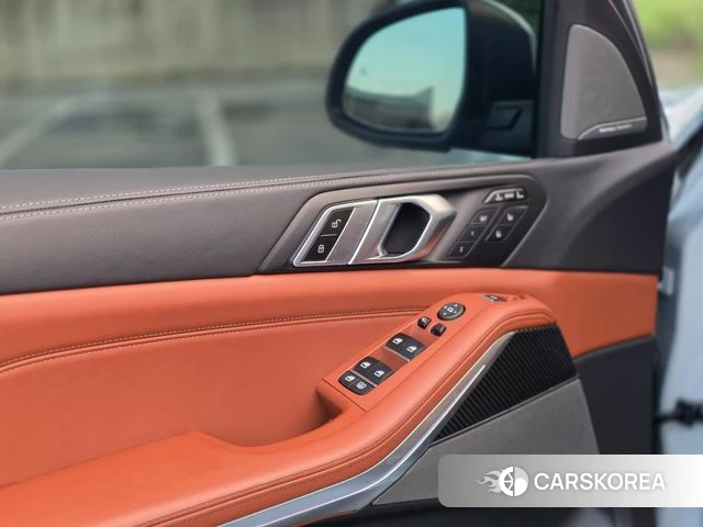 BMW X7 (G07) 2026 Небесно-голубой из Кореи, фото 6