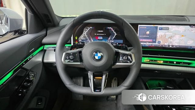 BMW 5 Series (G60) 2025 Цвет галактики из Кореи, фото 6