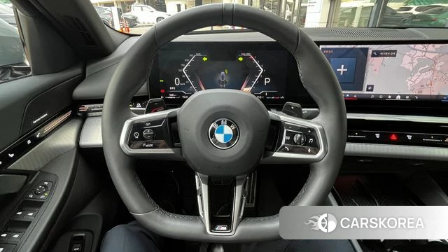 BMW 5 Series (G60) 2024 Светло-серебряный цвет из Кореи, фото 6