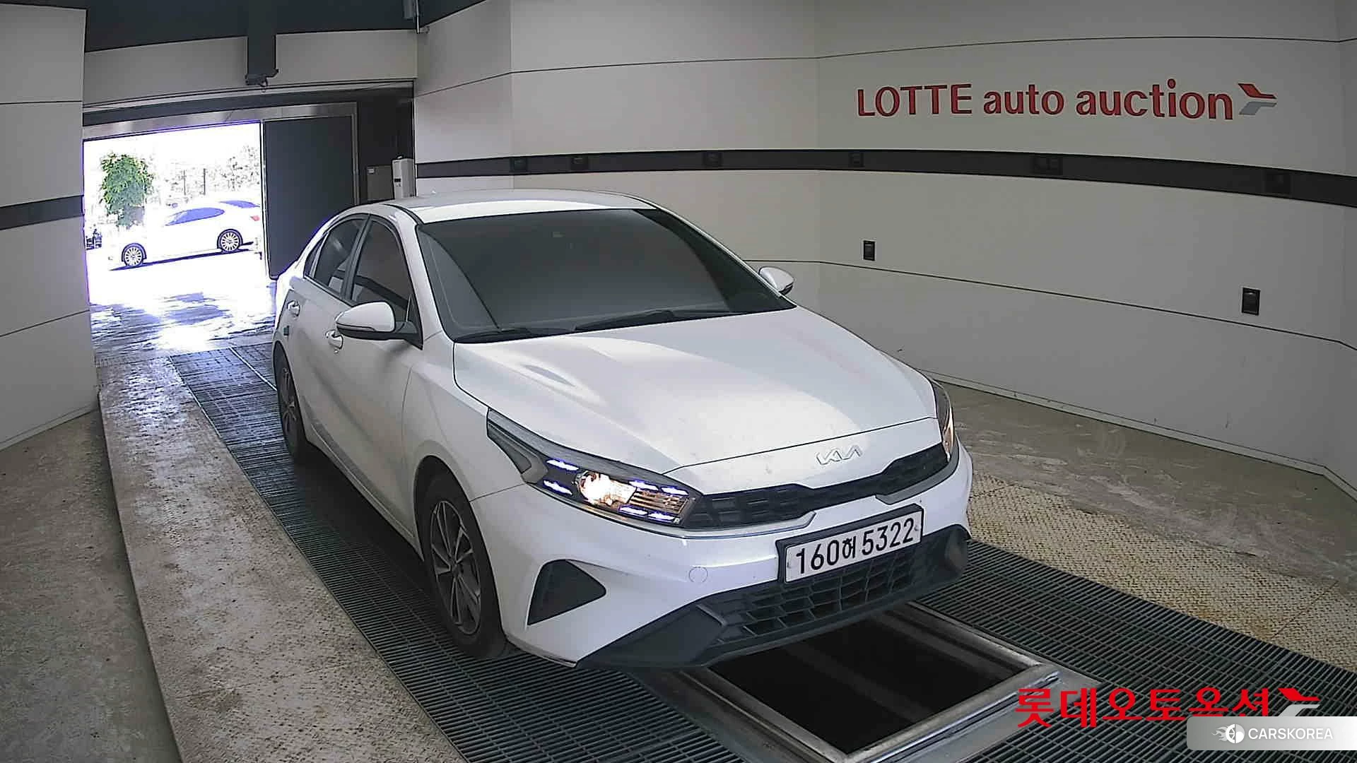Kia K3 2022 Snow White Pearl из Кореи, фото 6