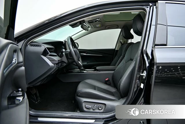 Toyota Camry 2024 Черный из Китая, фото 6