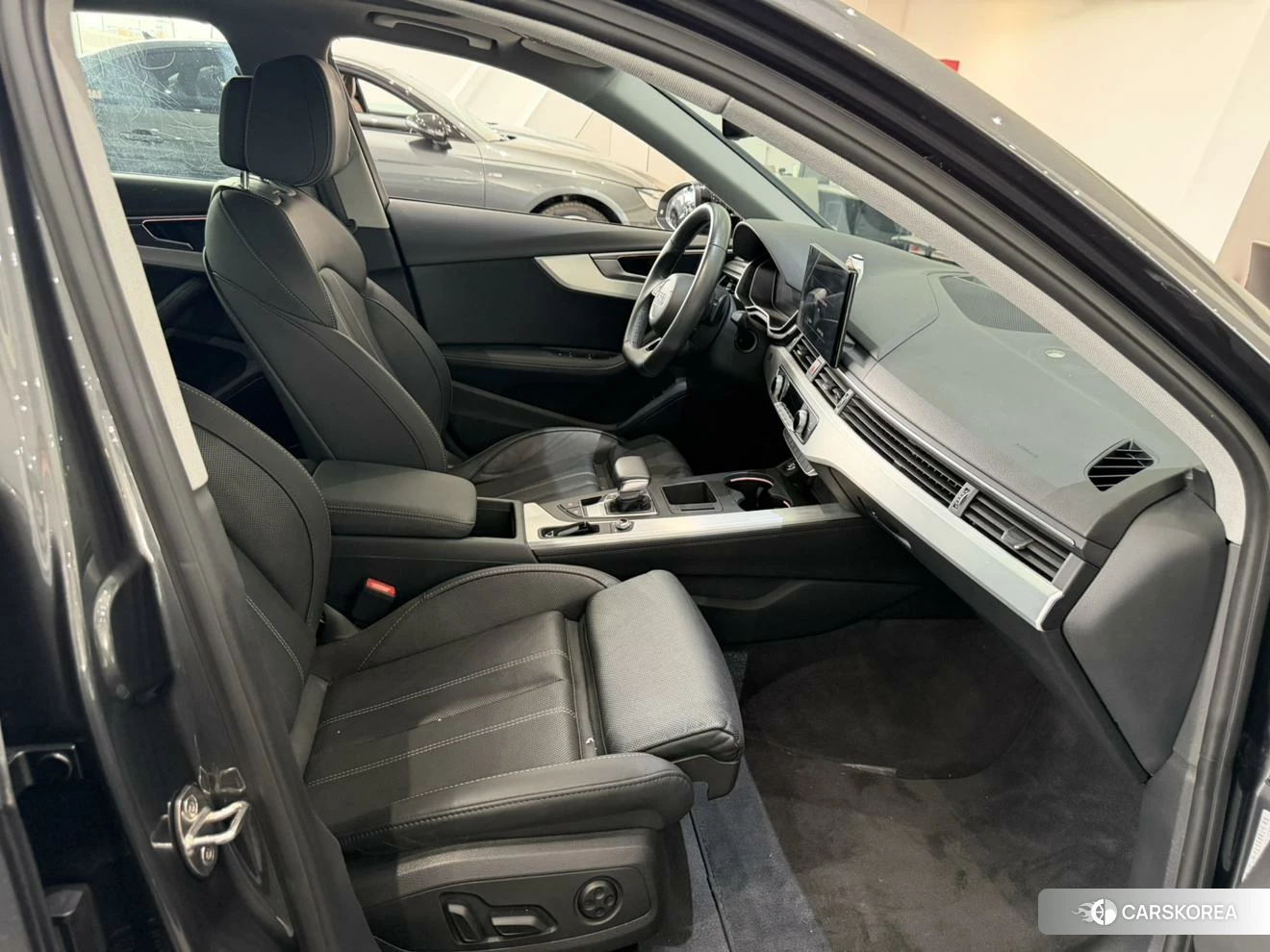 Audi A4L 2021 Темно-серый из Китая, фото 6