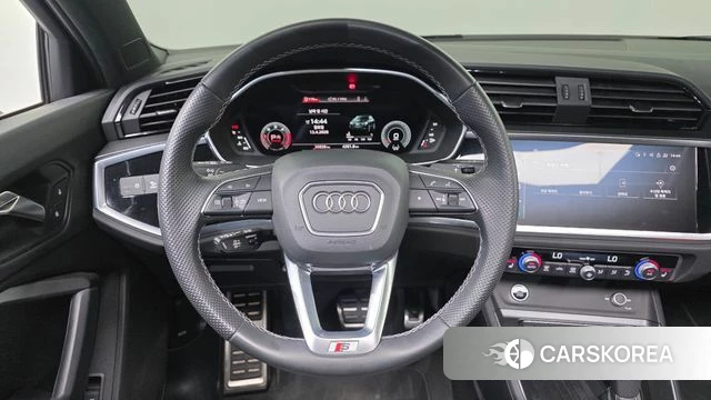 Audi Q3 (F3) 2022 Белый из Кореи, фото 6