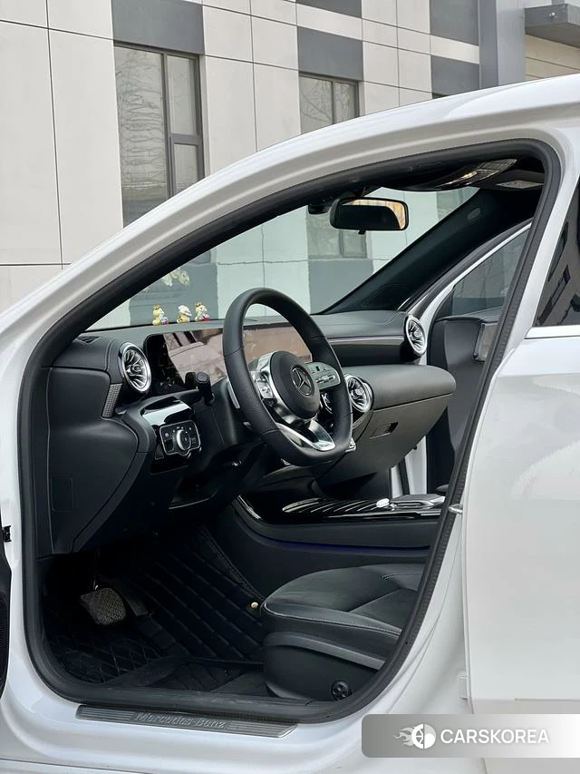 Mercedes-Benz Class A 2023 Белый из Китая, фото 6