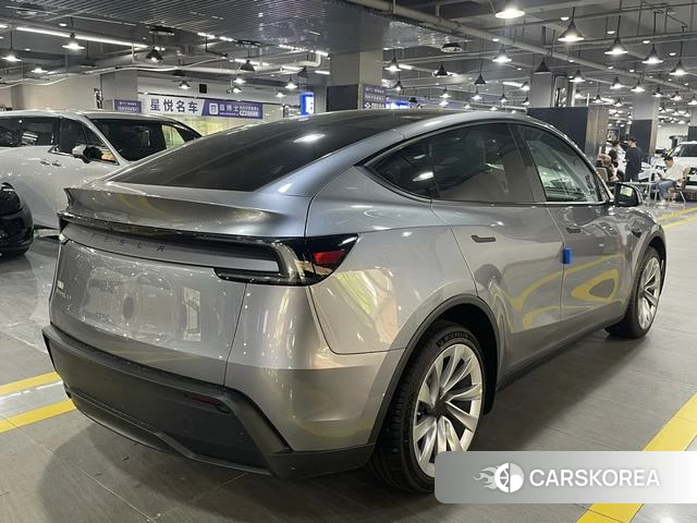 Tesla Model Y 2026 Серебристо-серый из Китая, фото 6