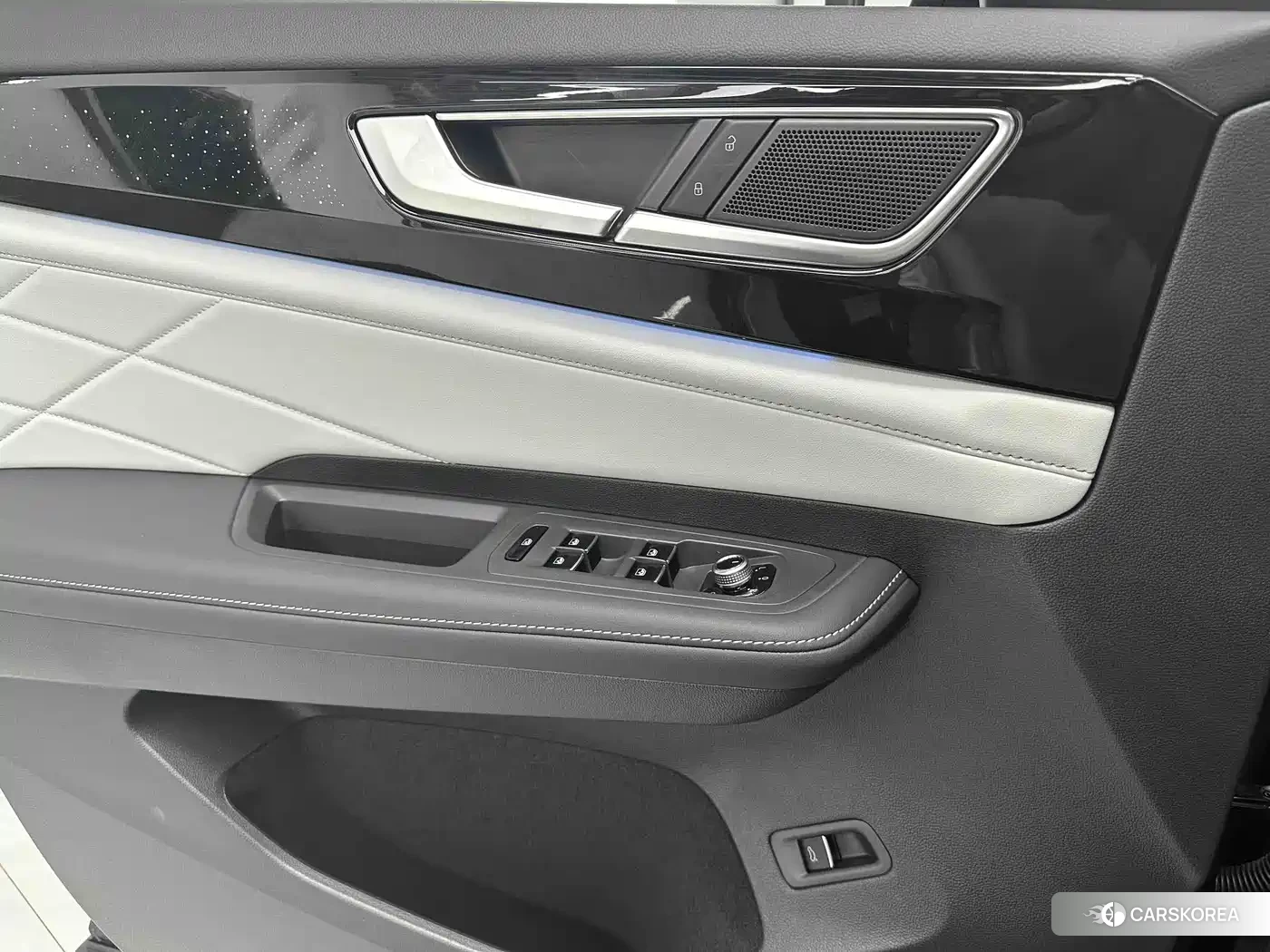 Volkswagen Touareg 2025 Черный из Китая, фото 6