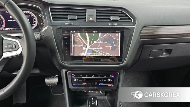 Volkswagen Tiguan Allspace 2023 Белый из Кореи, фото 6